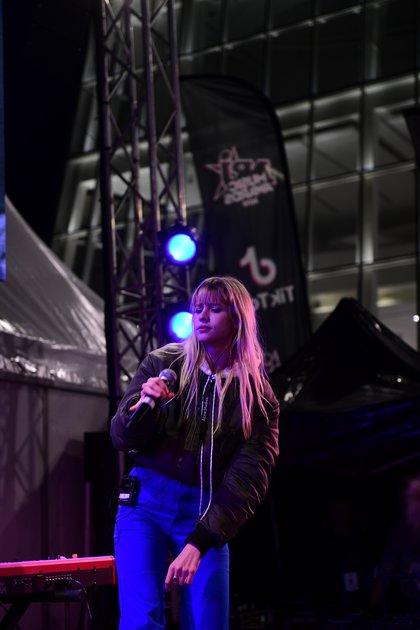 Angèle - C'Cauet sur NRJ