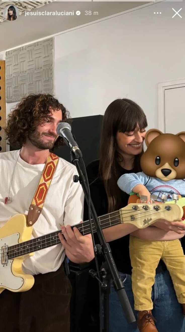 Clara Luciani avec son fils en Story Instagram, 6 novembre 2024