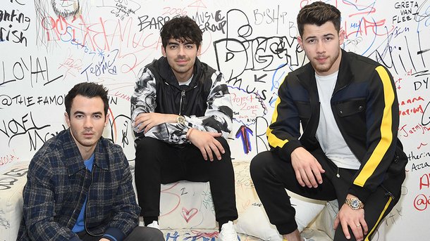 Jonas Brothers : quand Joe Jonas délire dans les loges d’NRJ