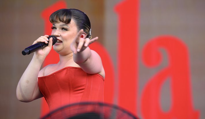 Lola Young live, Lollapalooza Paris, 18 juillet 2025