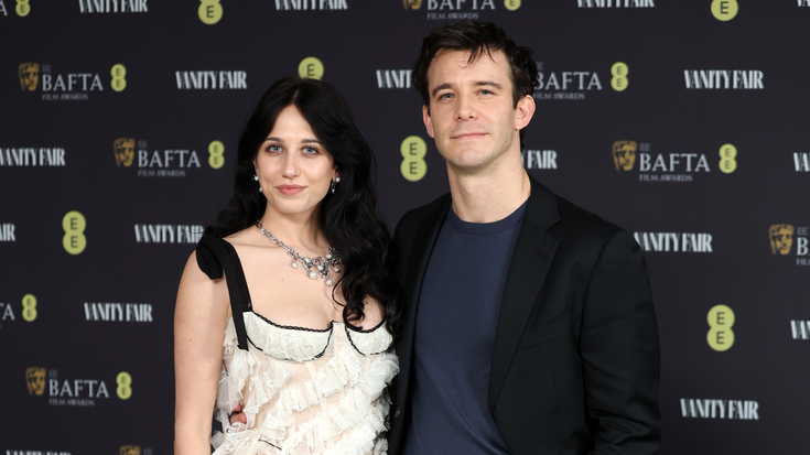 Harriet Cains et Luke Thompson pour la soirée Vanity Fair Rising Star
