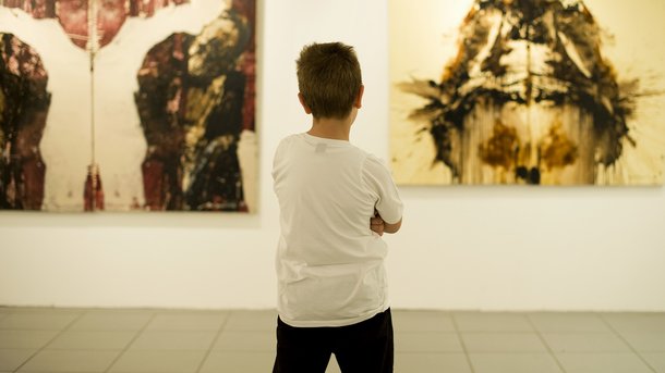 Les infos du Réveil Chérie : un enfant abîme un tableau à 50 millions d’euros lors d’une visite au musée !