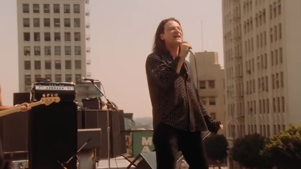 "Where the Streets Have no Name" : quand U2 tournait un clip sauvage sur un toit de Los Angeles