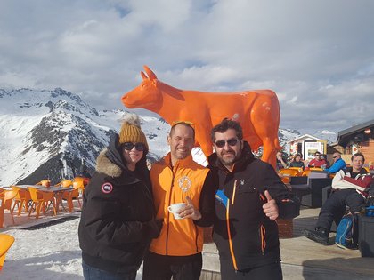 Philippe et Sandy à la vache orange