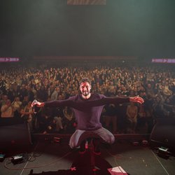 Jérémy Frérot sur la scène du Concert privé Pop Love de Trélazé.
