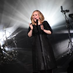 Adele sur scène - NRJ Music Awards 2015
