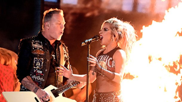 Lady Gaga: son live de feu avec Metallica aux Grammy Awards