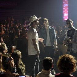 Arcadian au milieu de la foule lors du Concert Pop Love
