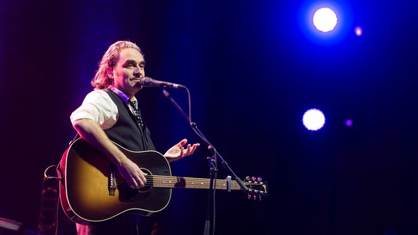 Stephan Eicher signe un retour lumineux avec "Poussière d’Or"