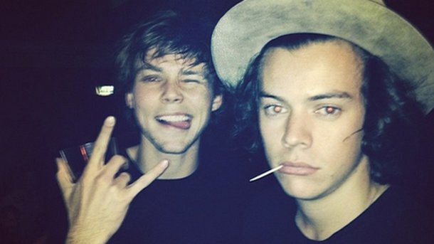 One Direction et 5 SOS : ils s'éclatent en tournée !