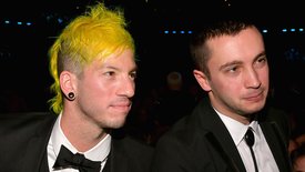 Twenty One Pilots sort un nouveau titre, Ariana Grande en live, Dua Lipa dans une série? Découvrez les bonnes nouvelles du jour!