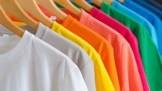 Les infos du Réveil Chérie : quelle couleur de vêtements porter quand il fait chaud ?