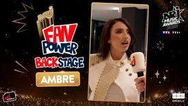 Ambre chauffe sa voix dans les coulisses des NRJ Music Awards
