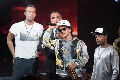 Chris Martin (Coldplay),  Nikos Aliagas et Bruno Mars - Cérémonie NRJ Music Awards 2016