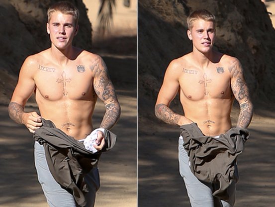 Justin Bieber torse nu pendant une randonnée