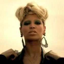 Beyoncé dans son clip Run the Wolrd (Girls) : son smoky eye