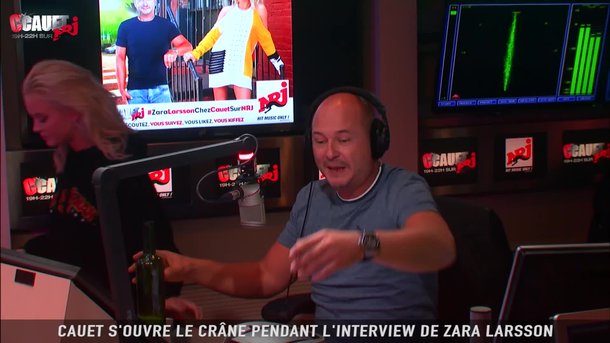 Cauet s'ouvre le crâne pendant l'itw de Zara Larsson