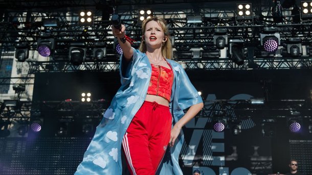 Angèle: ce qu'elle pense d'Instagram