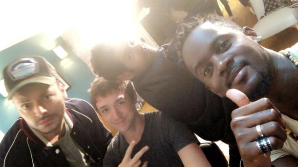 Black M pose avec Jamel Debbouzze et Kev Adams sur le tournage de «Alad'2»