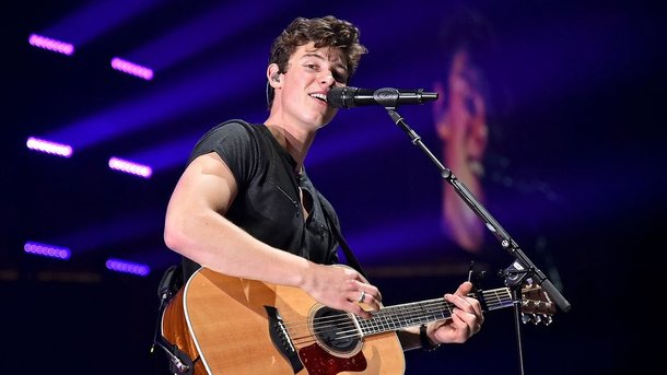 Shawn Mendes reprend «Treat You Better» avec Jimmy Fallon et The Roots