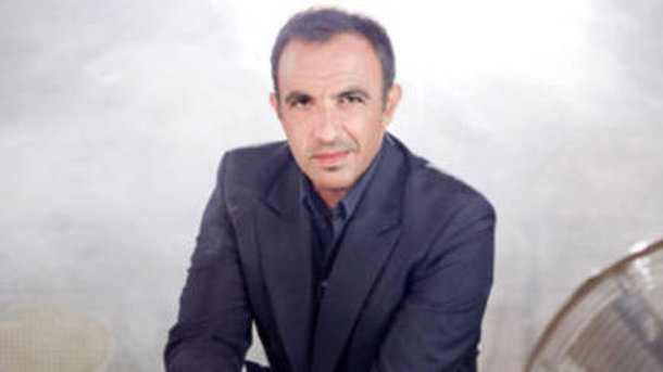 Les infos du Réveil Chérie : un lycéen veut sauver son cours de grec moderne, Nikos Aliagas le soutient !