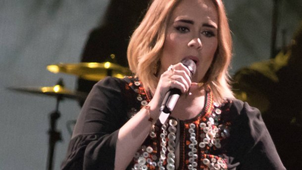 Adele et son sosie sur la même scène !