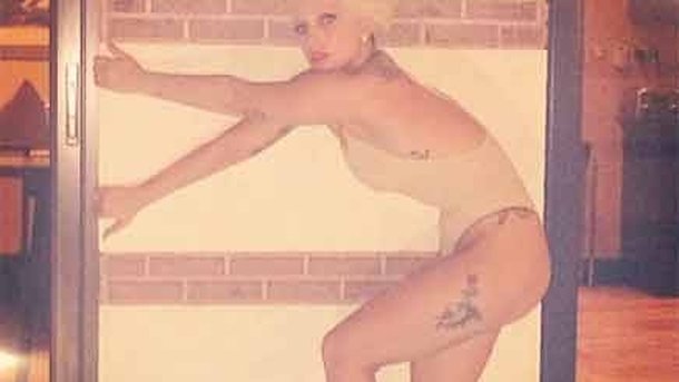 Lady Gaga : fière de son corps, elle pose en maillot de bain !