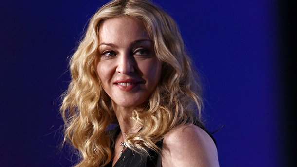 Madonna: Julia Garner d’«Inventing Anna» va jouer la star dans son biopic!