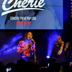 Amel Bent sur la scène du Concert privé Pop Love
