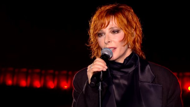 Mylène Farmer émeut Cannes avec "Confession" en hommage à David Lynch
