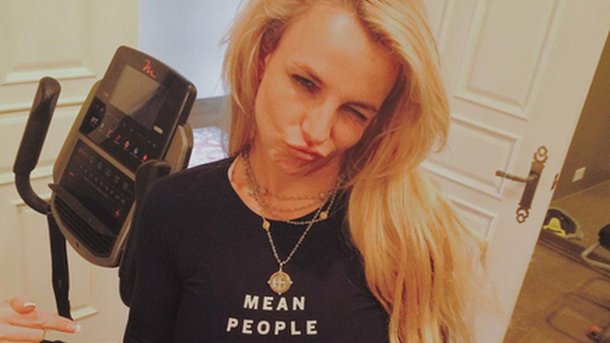 Britney Spears dévoile son ventre plat sur Instagram!
