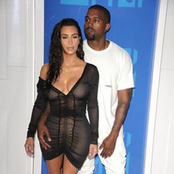 Kim Kardashian et Kanye west aux VMAs 2016