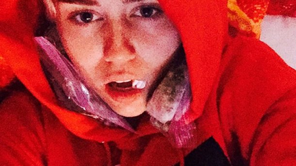 Miley Cyrus : même souffrante, elle garde le sourire!