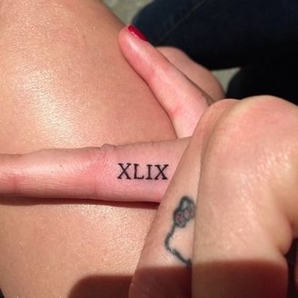 katy-perry-tatouage-superbowl2