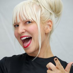 Sia dévoile son visage!