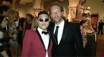 PSY: ...et son mari chris martin #MetGala
