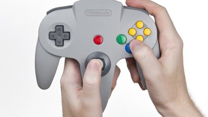 La manette si particulière de la Nintendo 64 et son "trident" innovant