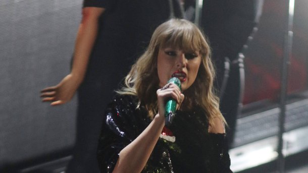 Taylor Swift débute sa tournée avec de bonnes actions!