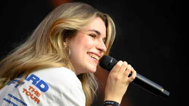 Adèle Castillon présente au show de Léna Situations à l'Accor Arena ? Elle répond sur NRJ