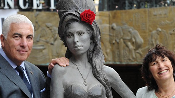 Amy Winehouse : une statue en son honneur à Londres!
