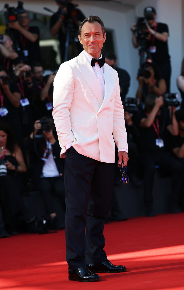 Jude Law sur le tapis rouge de la Mostra de Venise, le dimanche 31 août 2025.