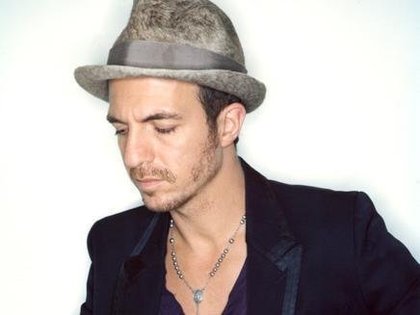 Calogero collabore avec Jean-Jacques Goldman pour son best of