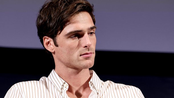 « The Kissing Booth » : Jacob Elordi regrette amèrement la saga qui l'a fait connaître