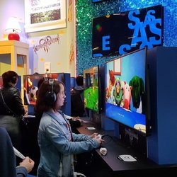 Le stand Square Enix propose deux démos jouables de Kingdom Hearts 3 sur PS4, mais on peut aussi y jouer sur Xbox One, sur le stand Xbox.