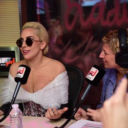 Lady Gaga en interview exclusive chez Cauet sur NRJ !