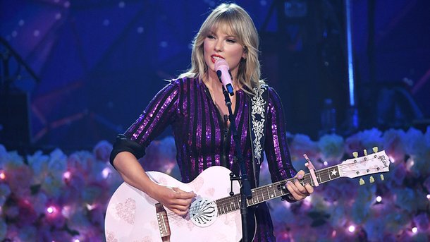 Taylor Swift annonce la date de sortie de son nouveau single «Lover»!