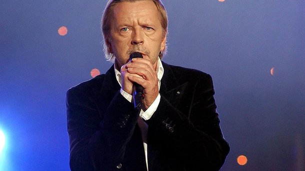 Renaud prépare un album de reprises de chansons françaises pour le mois de Février 2022