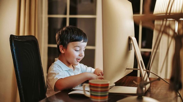 Les infos du Réveil Chérie : Etats-Unis, un enfant de 4 ans pirate le compte Twitter du commandement des armes nucléaires