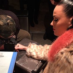 katy-perry-tatouage-superbowl