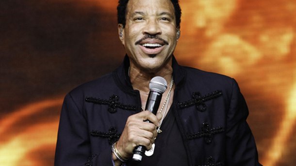 Lionel Richie : honoré par Stevie Wonder!